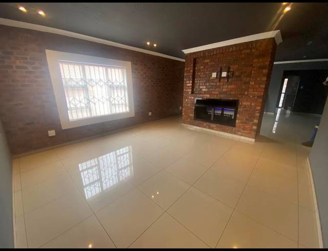 7 BEDROOM HOUSE FOR SALE IN MINERALIA
